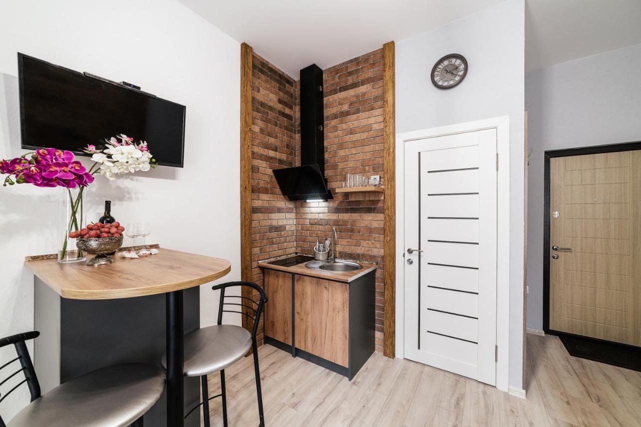 Затишні Смарт-Квартири В Історичному Центрі! Apartamento Uzhhorod Exterior foto